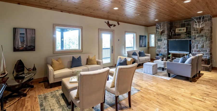 Deer Lodge  Vacation Villa - Muskoka Lakes