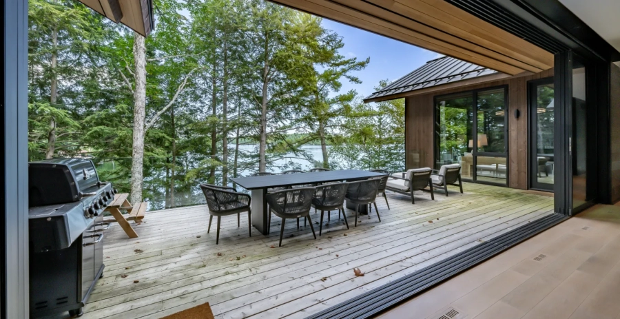 A Modern Moose Lodge  Vacation Villa - Ontario