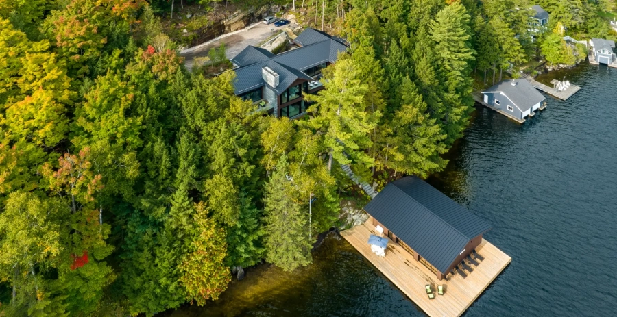 A Modern Moose Lodge  Vacation Villa - Ontario