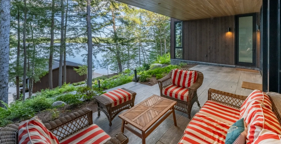 A Modern Moose Lodge  Vacation Villa - Ontario