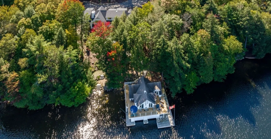 Postcard from Rosseau  Vacation Villa - Ontario