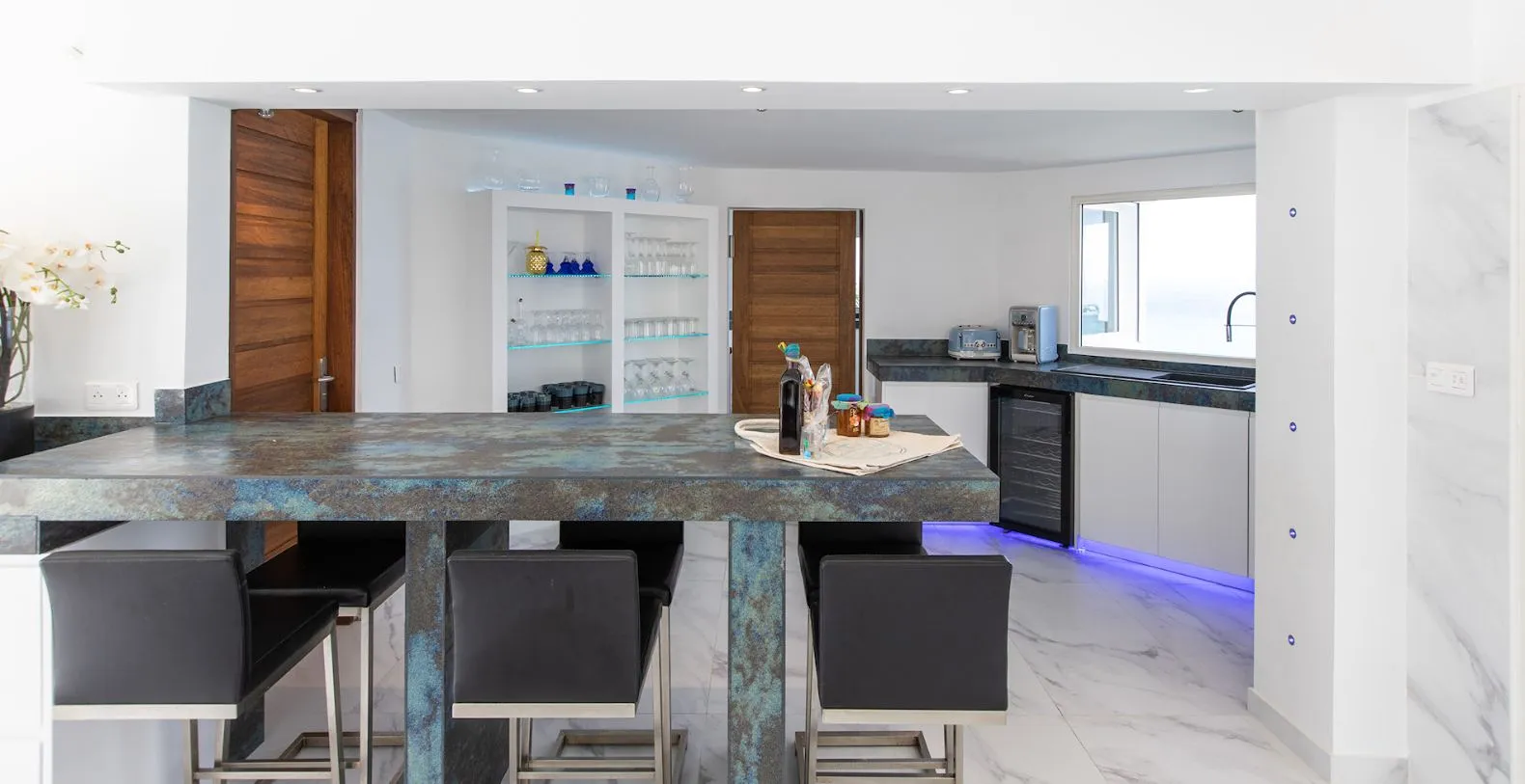 Villa Infinity Blue French Side Vacation Villa - Saint Martin