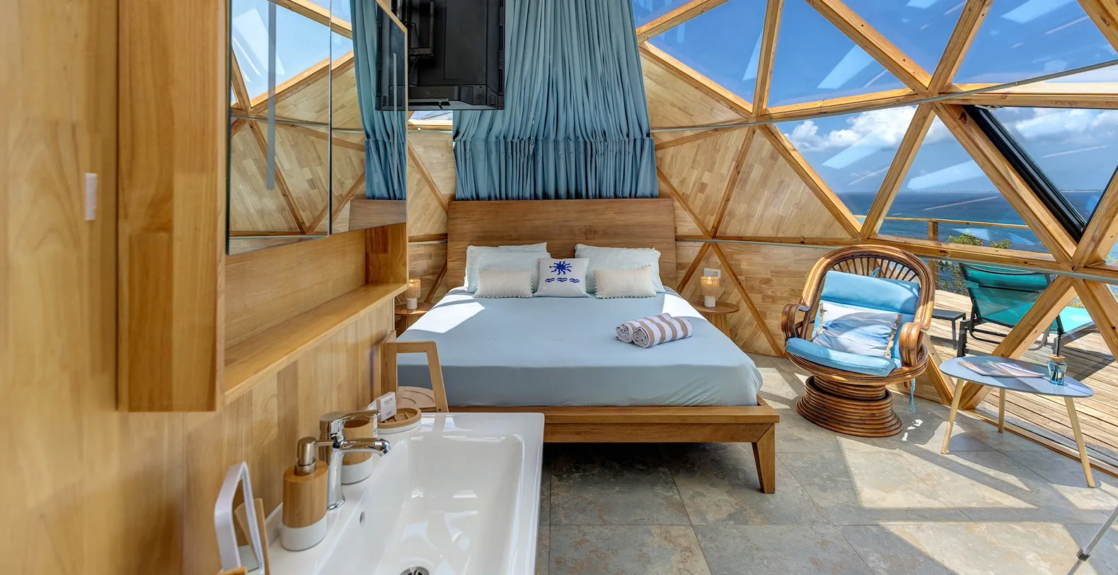 Villa Infinity Blue French Side Vacation Villa - Saint Martin