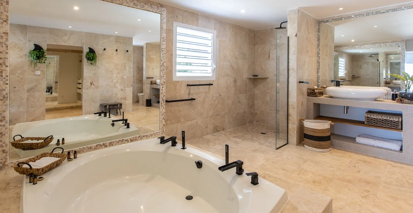 Villa Infinity Blue French Side Vacation Villa - Saint Martin